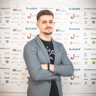 Giannis Tambakis - Professional trainer with 4 years experience