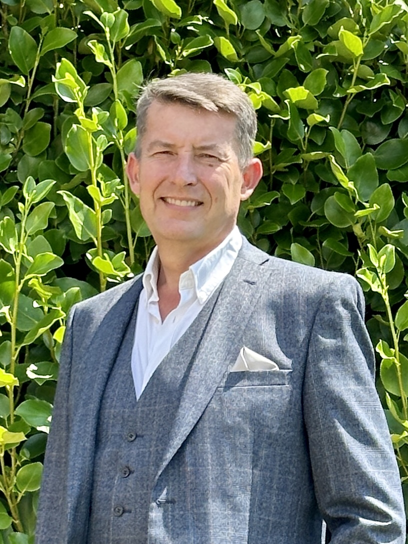 Tom Woodward - Professional trainer with 30 years experience