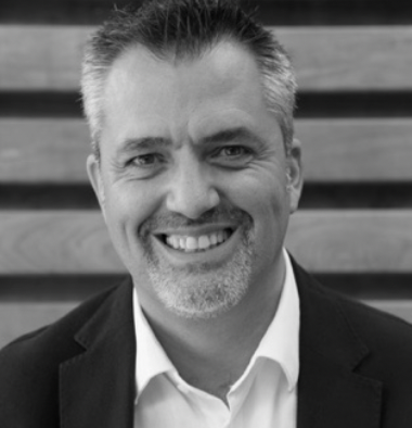 Rupert Flores - Professional trainer with 25 years experience