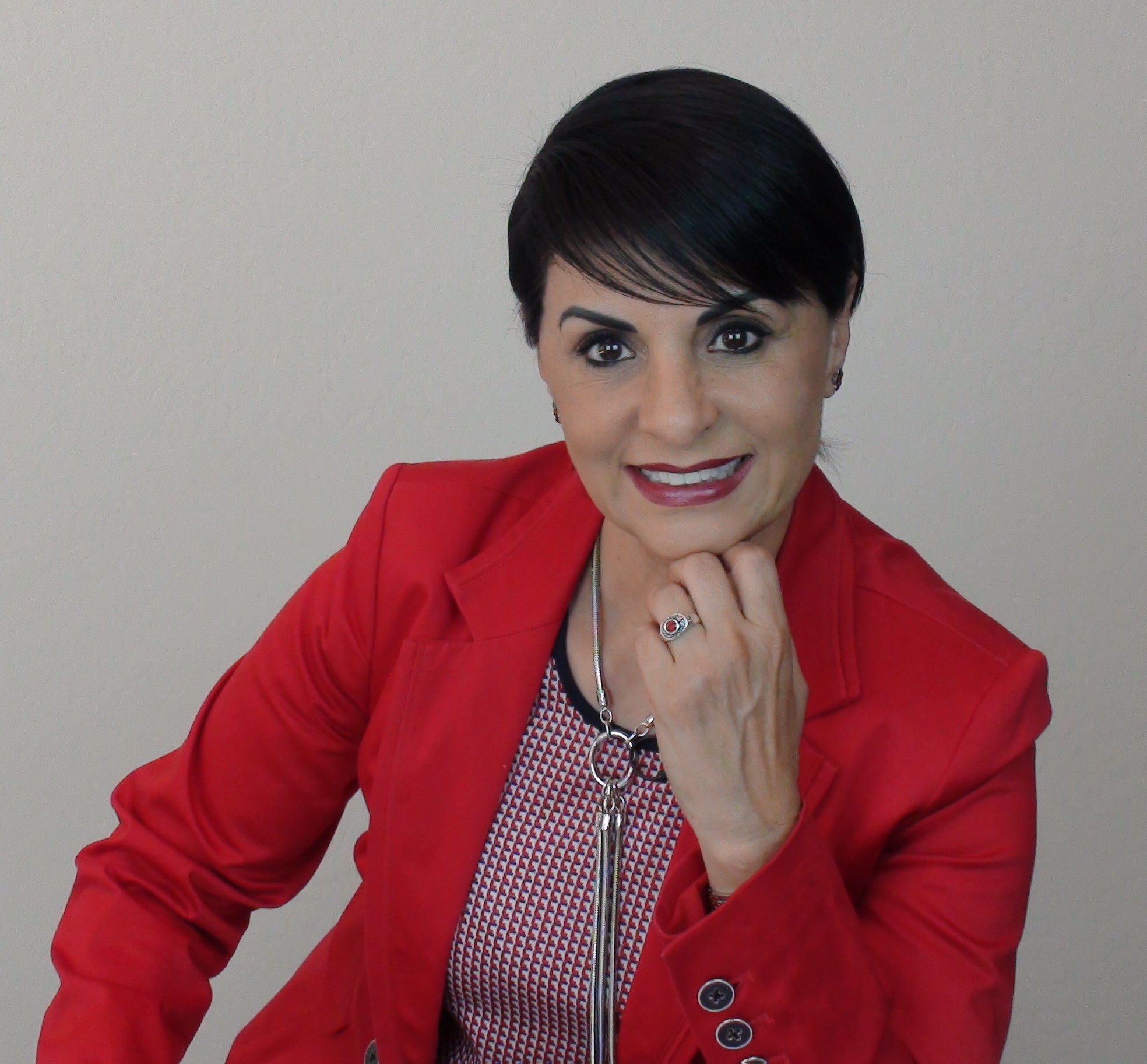 Yasmin Shines, Co-Founder & Chief Operations Officer - Professional trainer with 27 years experience