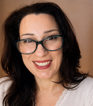 Dr. Amy-Katerini Hall - Professional trainer with 12 years experience